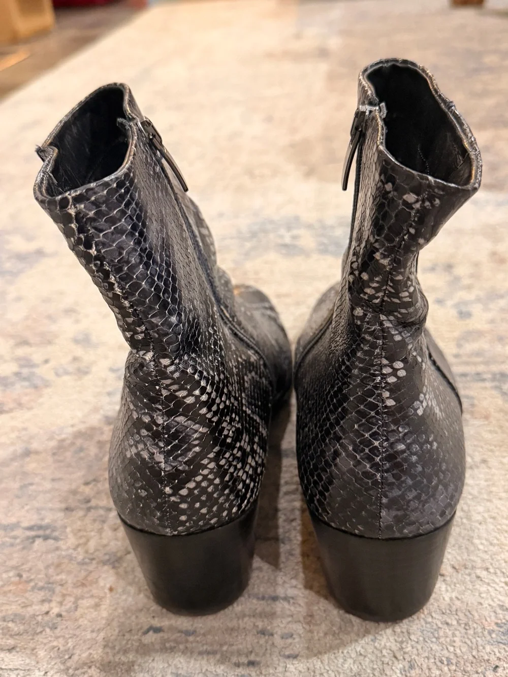 Ecco stylish black